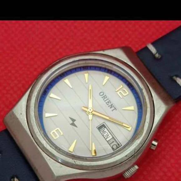 Beautiful 1970's Era Orient Automatic 46941 Day/Date Japan  White/Blue Dial - Picture 3 of 8